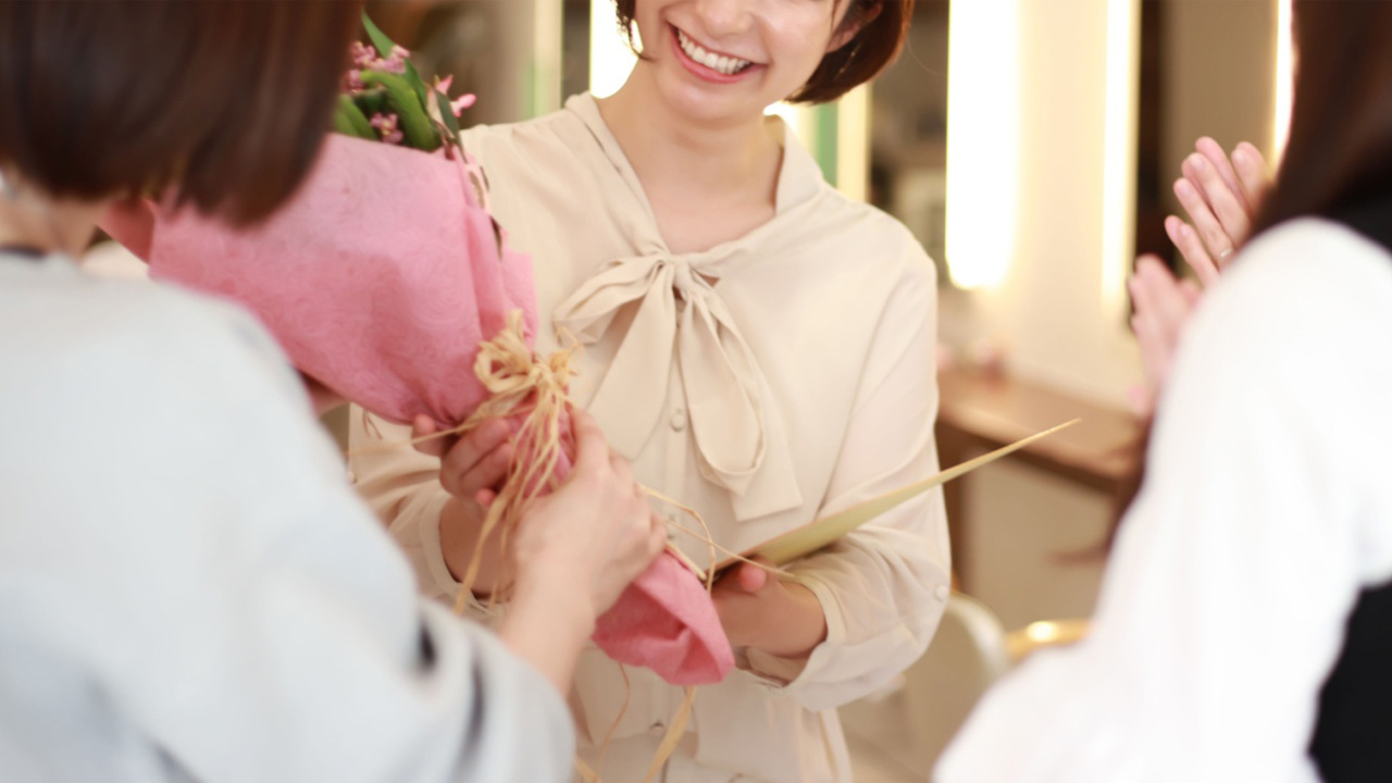 退職のお祝いシーン