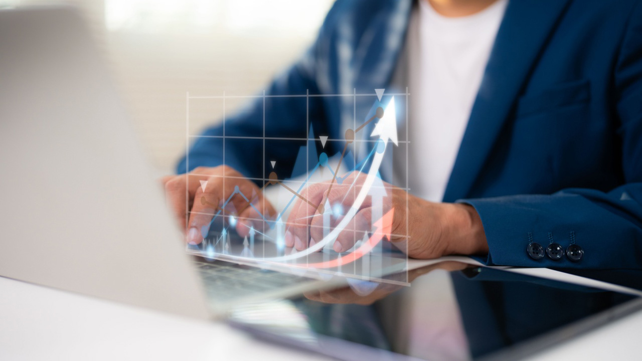 退職金を増やすための運用について考えている画像